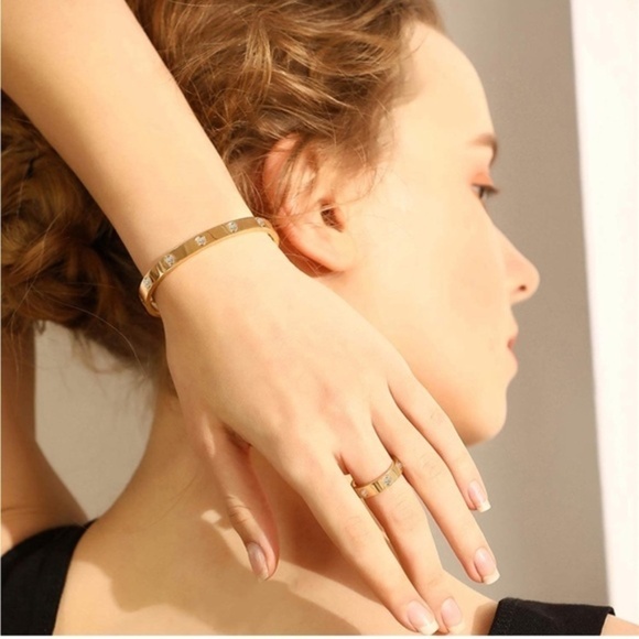 GOLD 18k Gold Plated Titanium CZ Ring - Picture 3 of 4